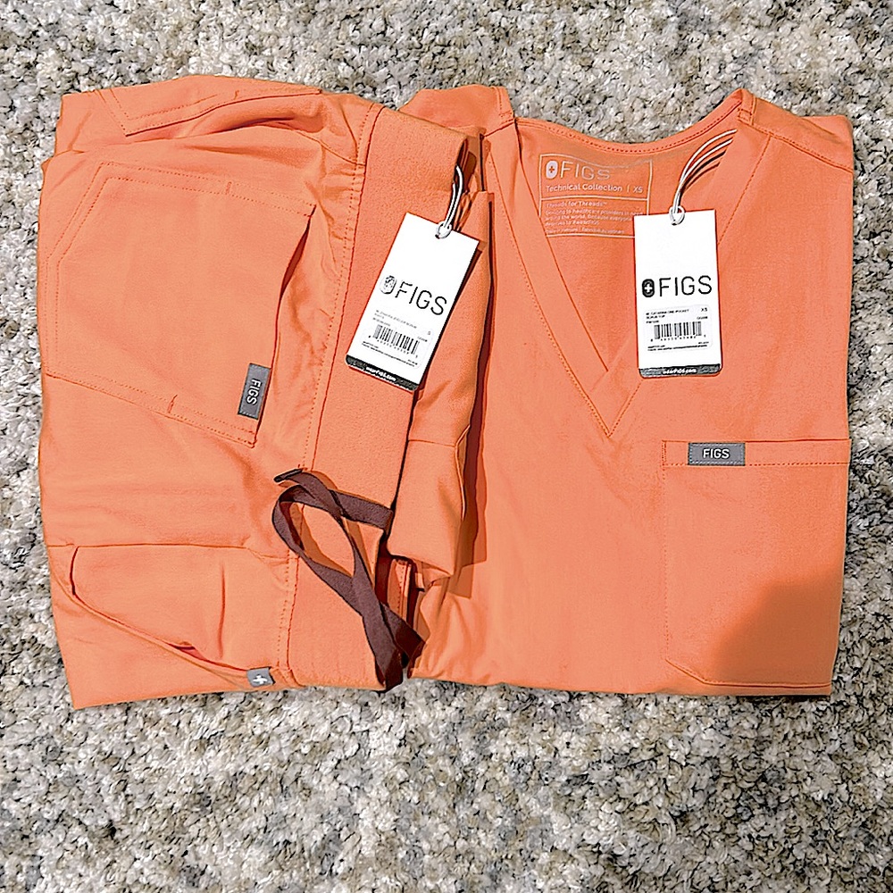 NWT FIGS papaya color scrub set